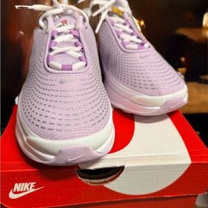 Nike Women's Light Purple Mesh Athletic Sneakers